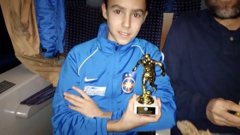 Fiul unui fost dinamovist este cel mai bun fotbalist al Stelei, la vârsta de 13 ani! ^”E un copil bun și cuminte, care învață bine și muncește mult”