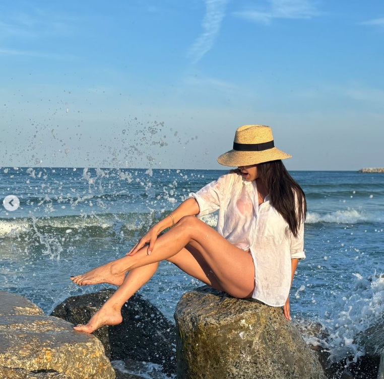 Cum arată Anca Serea în costum de baie la 43 de ani, după ce a născut șase copii. Imagini cu vedeta pe litoralul românesc