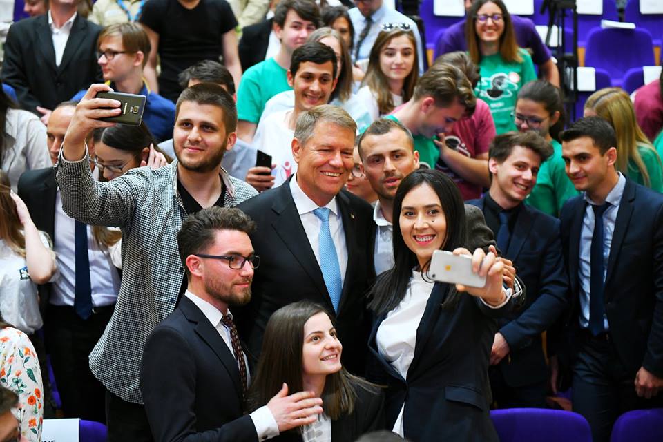 Klaus Iohannis, la 59 de ani și pe final de mandat la Cotroceni: De la România lucrului bine făcut, la conflict cu Puterea politică