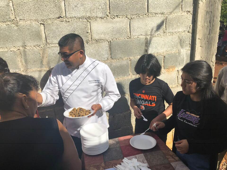 FOTO | Povestea uimitoare a unui chef. A crescut într-o zonă de război și a visat să hrănească oamenii săraci. Apoi, a câștigat la loto