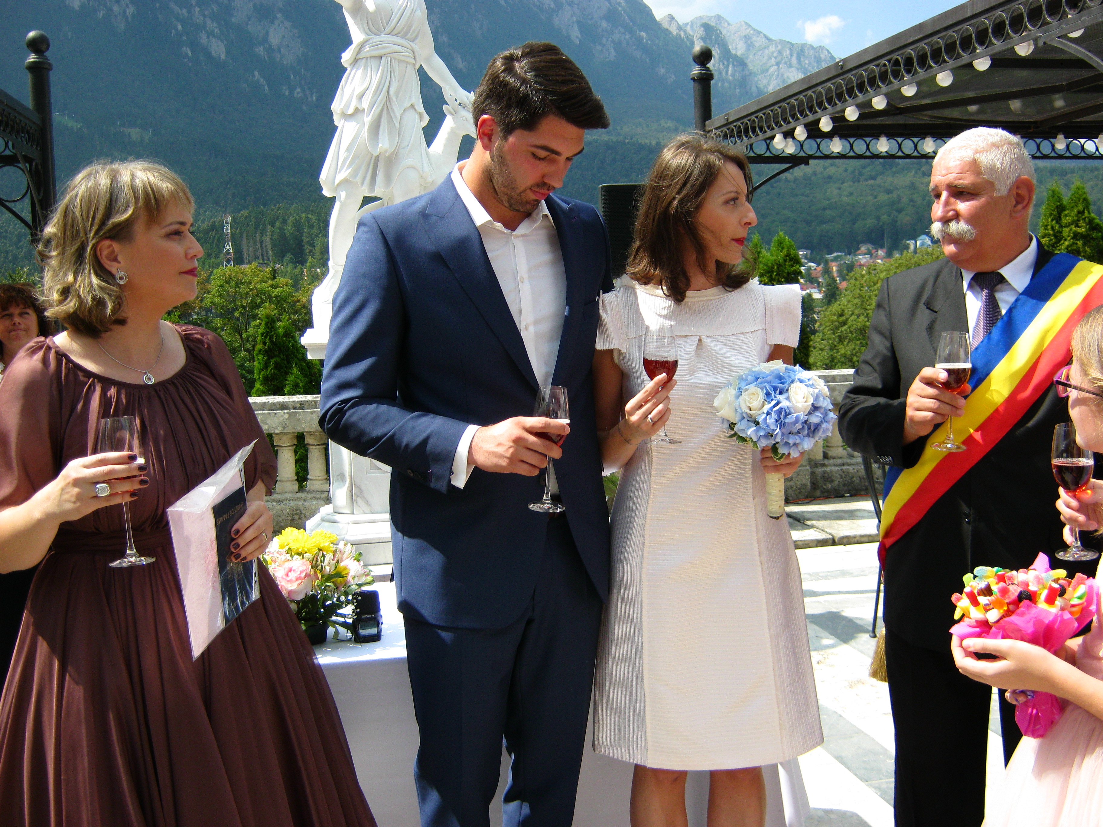 Spadasina Ana Maria Brânză s-a căsătorit la Castelul Cantacuzino cu poloistul Pavel Popescu. Meciul vieții! ”Am cel mai frumos inel din lume!”