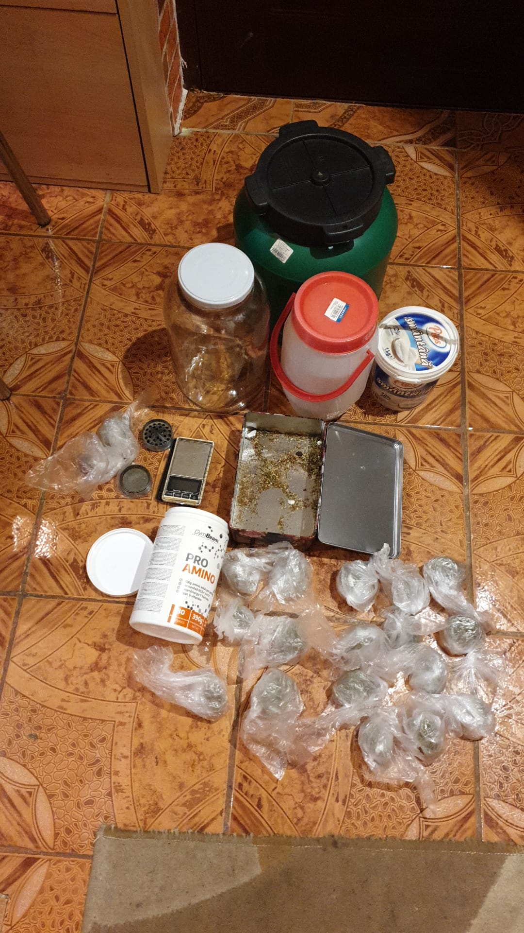 Tânăr din Alba, prins de DIICOT cu 7,5 kg de canabis. Cum au fost introduse drogurile în țară