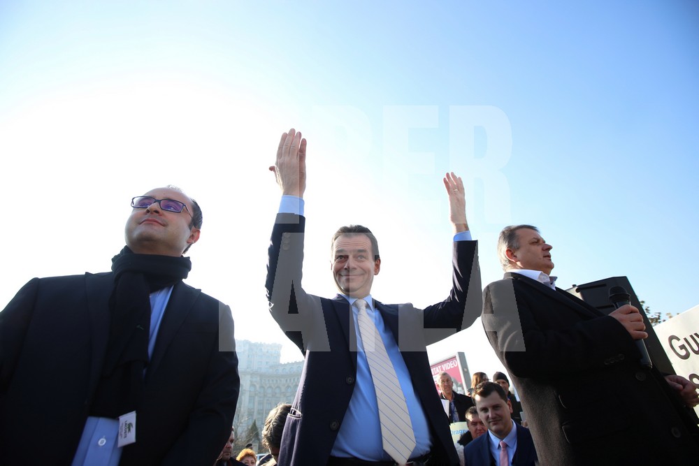 Protest la Parlament, împotriva măsurilor luate de Executiv / FOTO&VIDEO