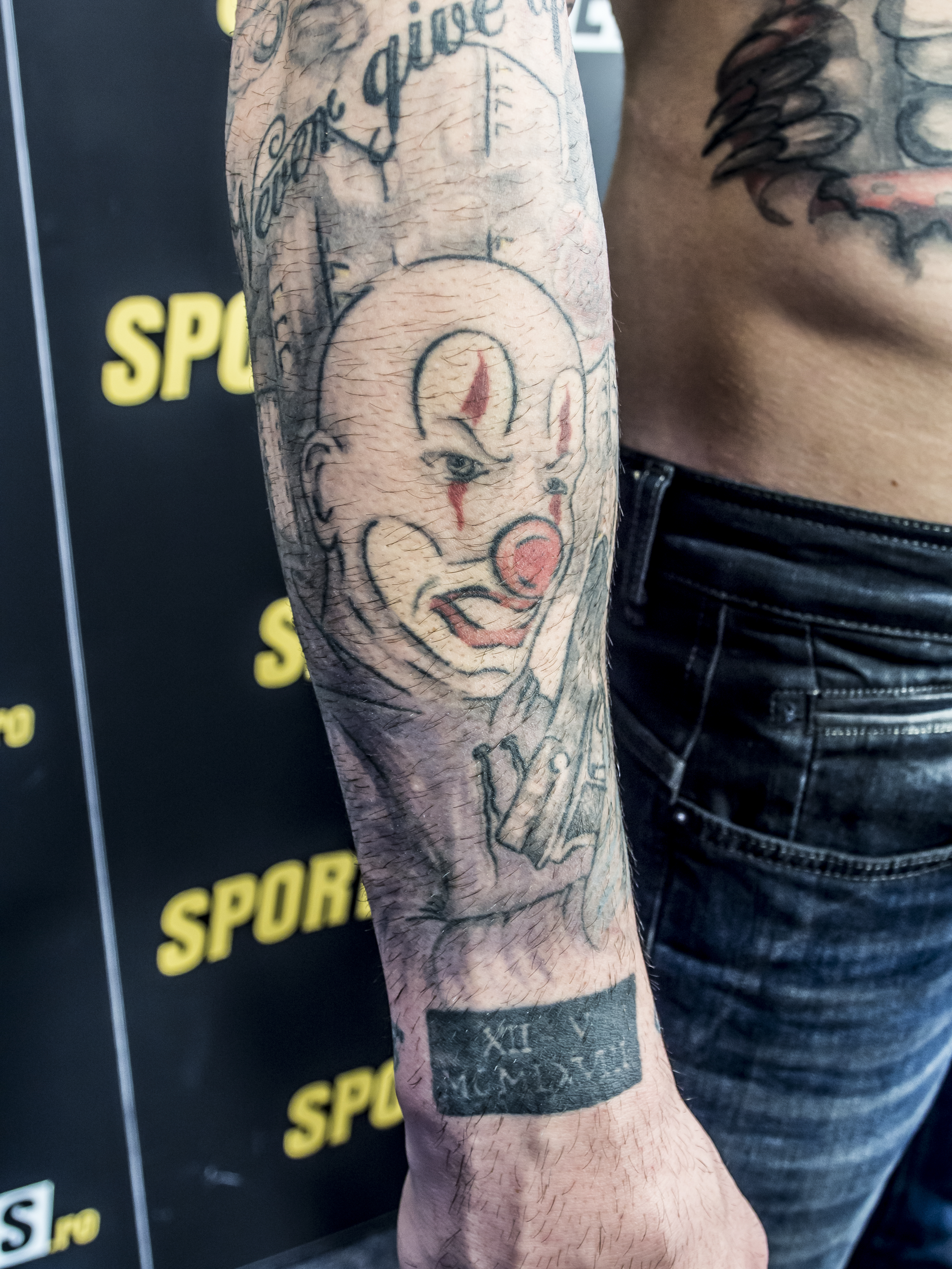 Bogdan Stoica îşi sperie adversarii cu tatuajele / GALERIE FOTO