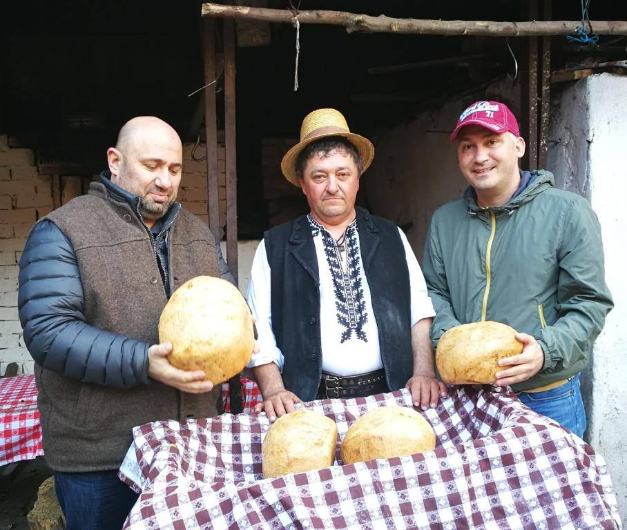 Chef Scărlătescu vs badea Ion! Ai fi zis că știe să gătească de toate, dar un cioban i-a dat lecții!