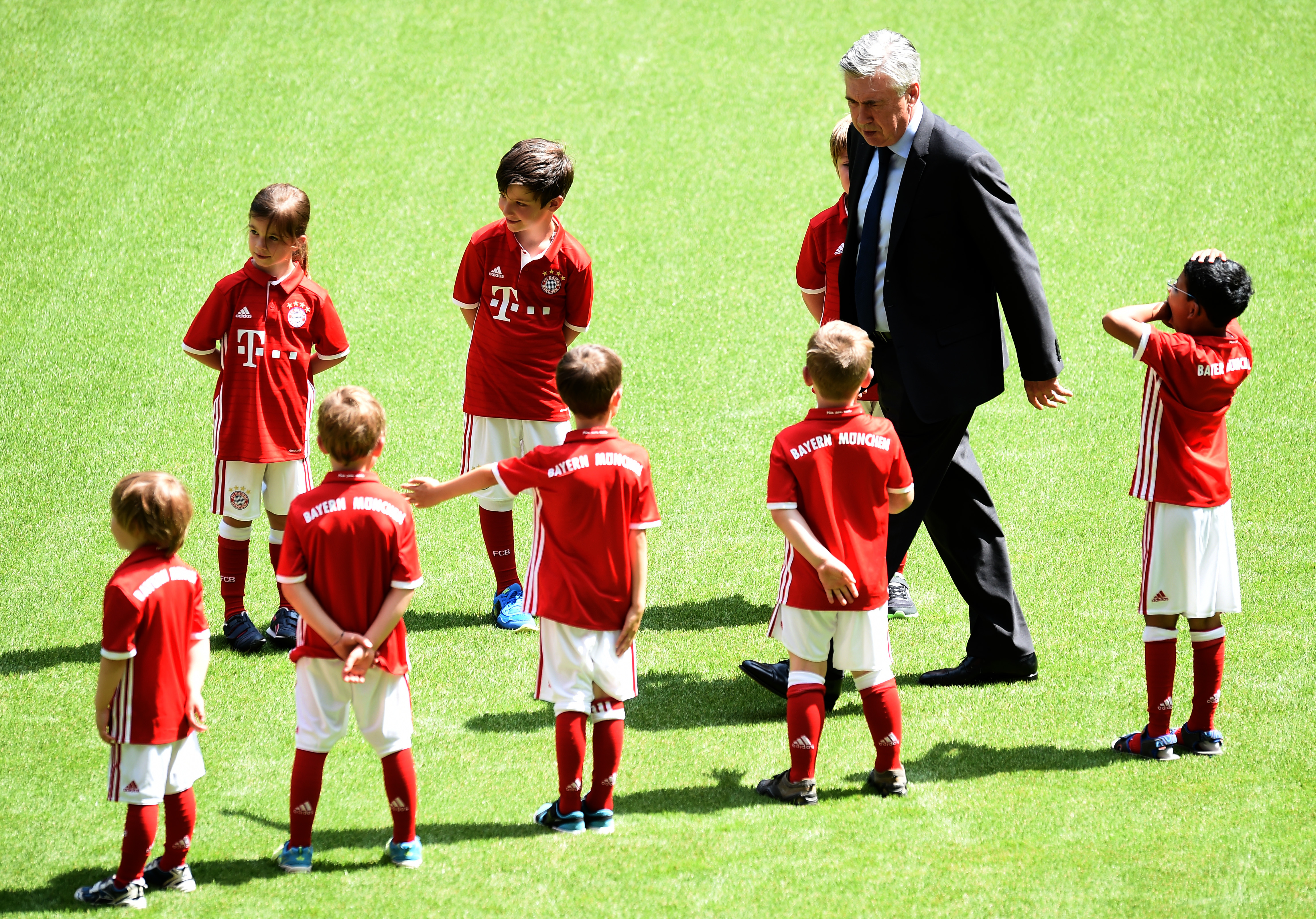 Germania. După spaniolă, Bayern Munchen învață italiana. Bavarezii l-au prezentat cu fanfara pe Carlo Ancelotti / GALERIE FOTO