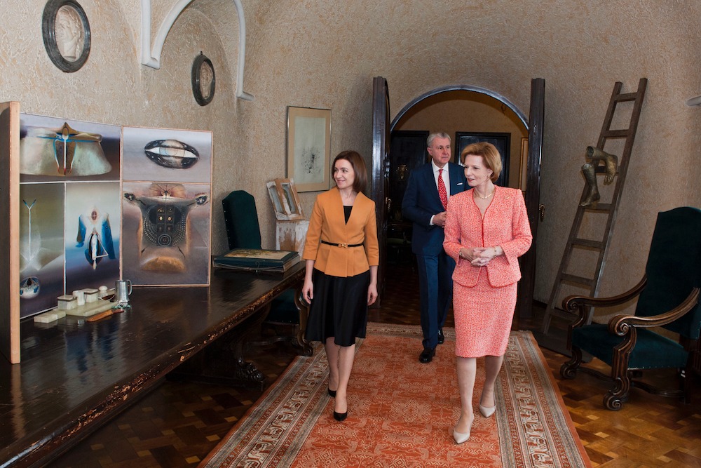 Maia Sandu, primită la Palatul Elisabeta de familia regală. Președinta Republicii Moldova a plantat un stejar