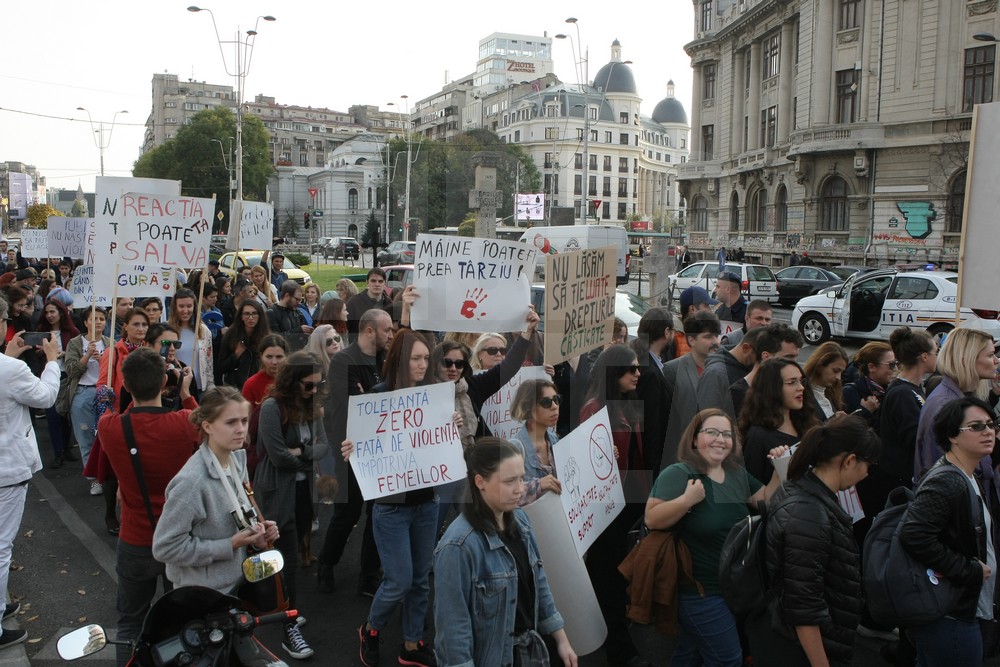 GALERIE FOTO/ Marş împotriva violenţei domestice, în Bucureşti: "Împreună pentru siguranţa femeilor"