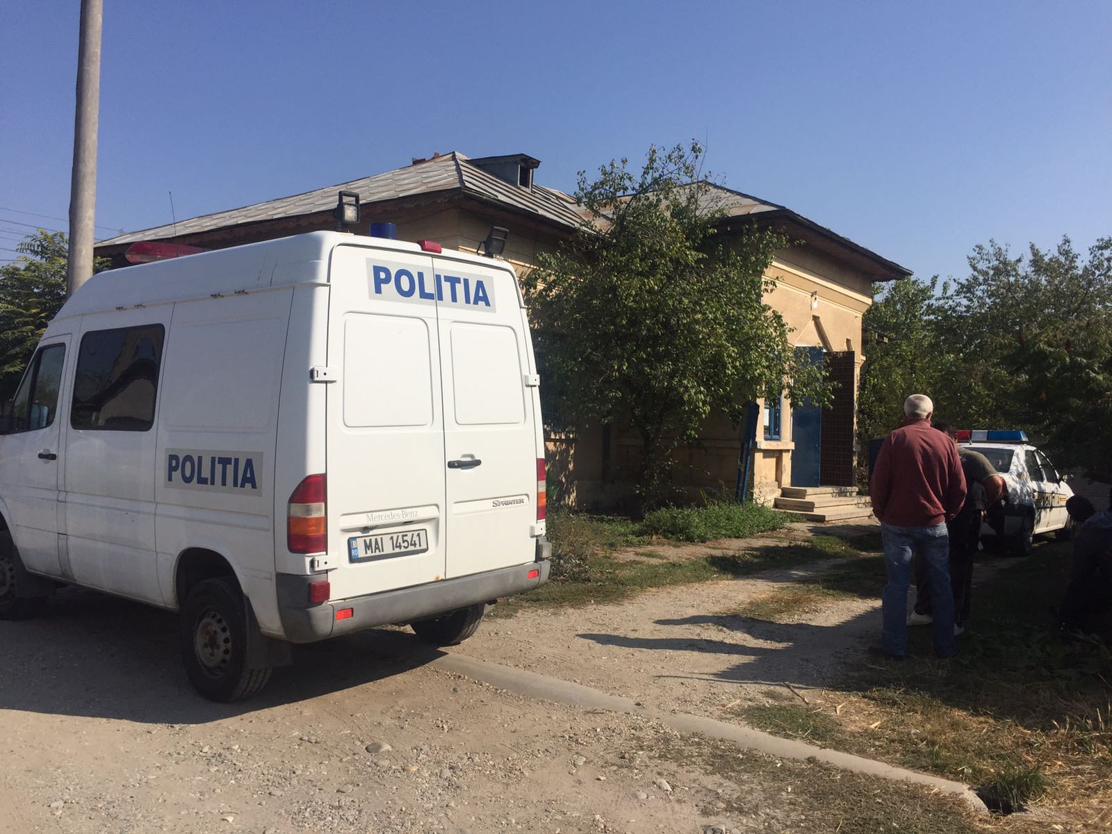 GALERIE FOTO| Animalele i-au smuls capul băiatului găsit mort la marginea unei comune din Olt. Copilul obișnuia să plece de acasă