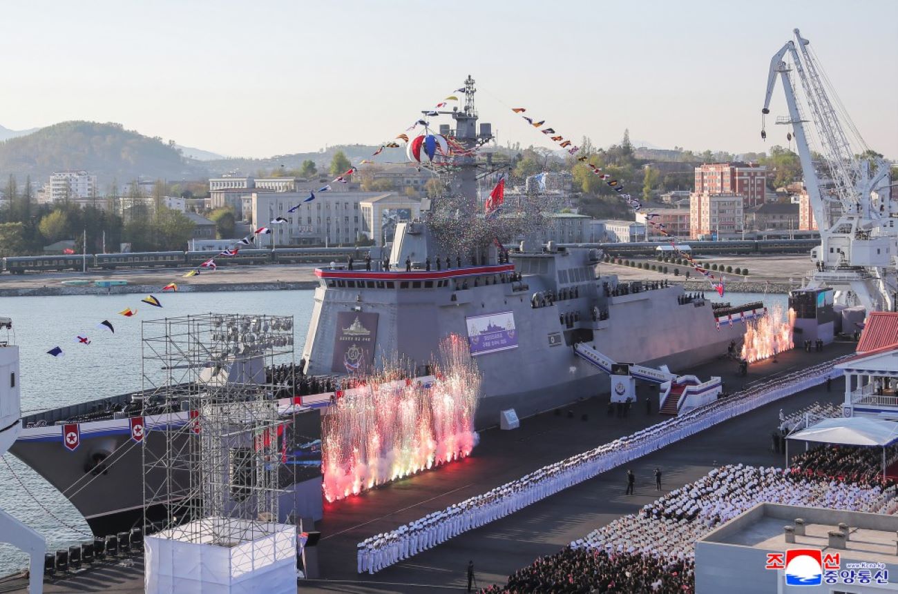 Coreea de Nord a lansat cea mai mare navă de război, pe care a construit-o „în 400 şi ceva de zile”