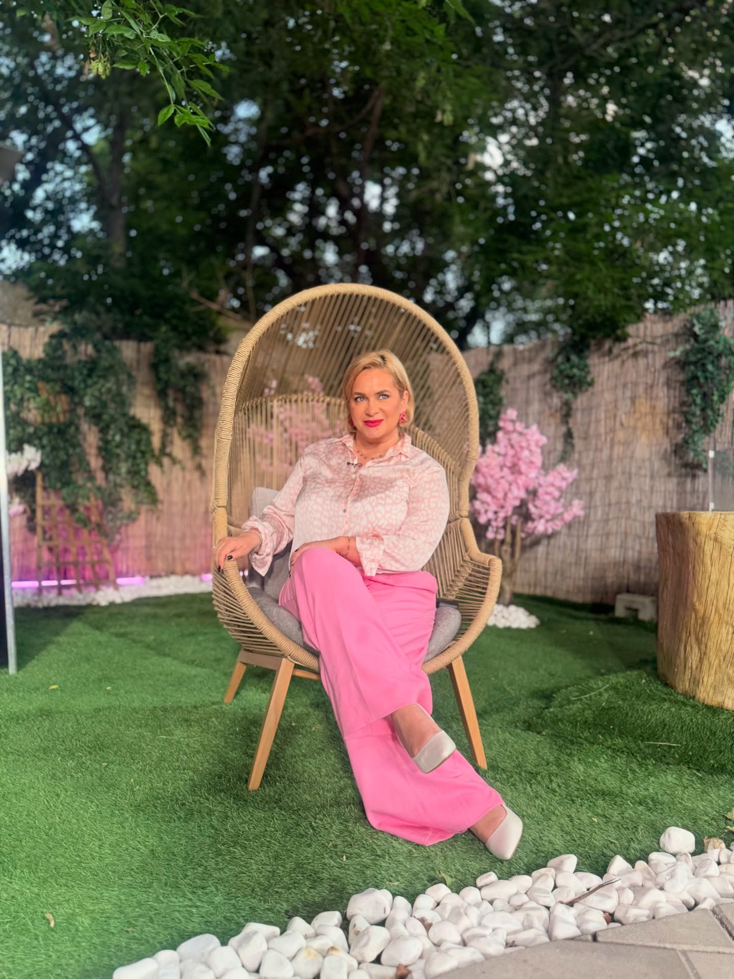 Paula Chirilă a fost cerută în căsătorie, după ce a divorțat de tatăl fiicei sale. Imagini cu inelul de logodnă