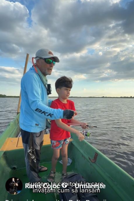 Imagini cu Rareș Cojoc și fiul său în Delta Dunării. Ce experiență a trăit Ioachim la pescuit