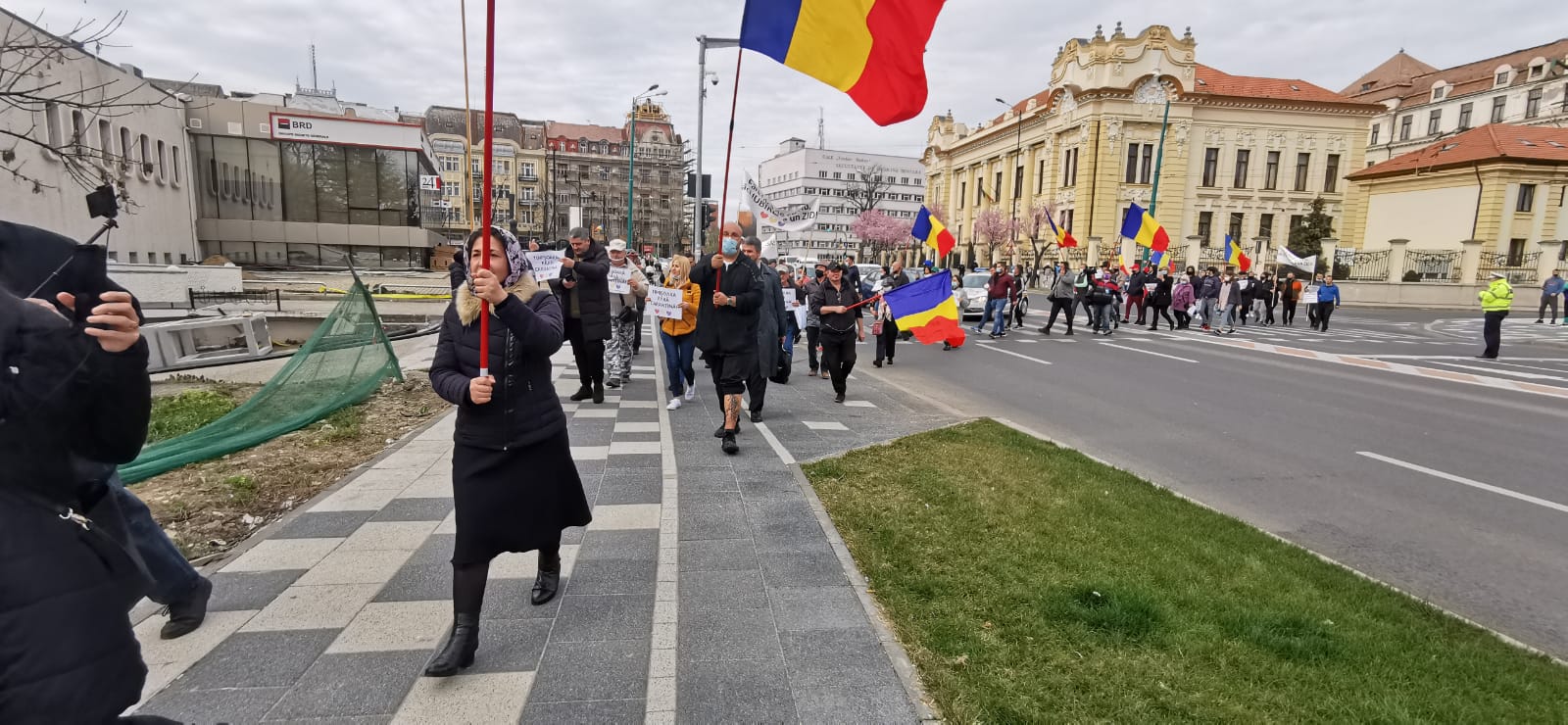 Protestul anti-restricții din Capitală, încheiat cu violențe și arestări. Manifestații și în alte orașe din țară