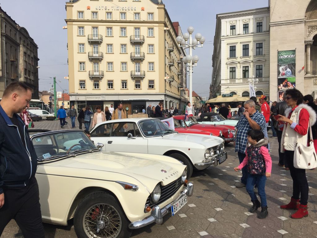 Mașina folosită de Robert Redford în filmul Havana, la Timișoara. E o replică, dar bijuteria a făcut furori printre iubitorii de mașini de epocă