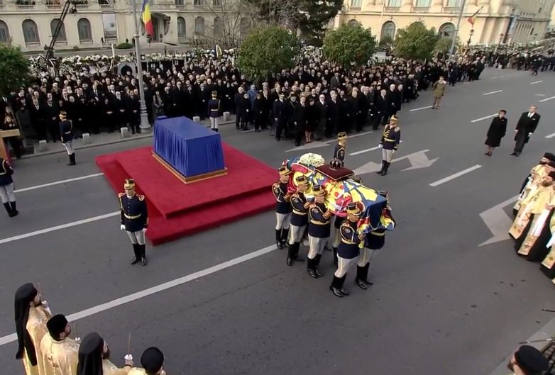 FOTO&VIDEO. România și-a luat rămas bun de la Regele Mihai. Ultimul drum pentru ultimul Rege al românilor