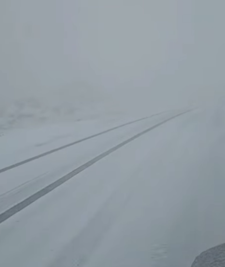 Viscolul neașteptat de septembrie a format gheață pe tronsonul Rânca - Obârșia Lotrului: Transalpina, închisă până miercuri