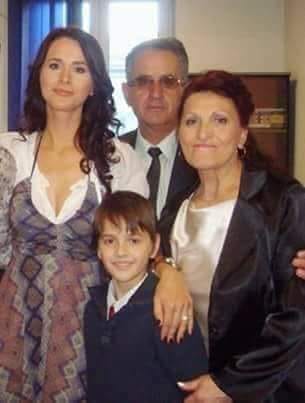 Imagine rară cu fiul Mădălinei Manole. Cum arată Petru Mircea jr la 17 ani