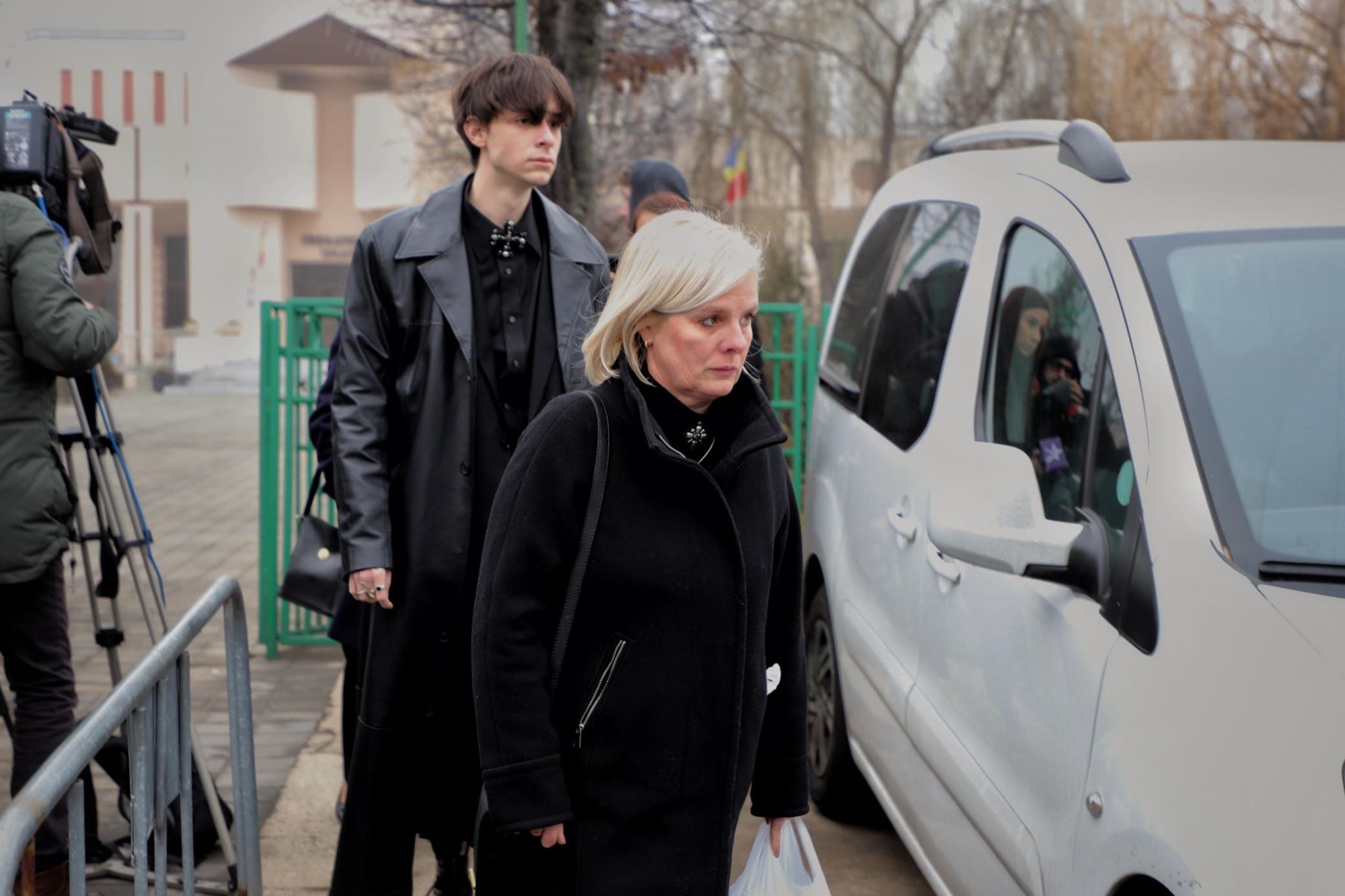 Trupul neînsuflețit al Cristinei Țopescu a fost incinerat. Imagini sfâșietoare cu mama jurnalistei