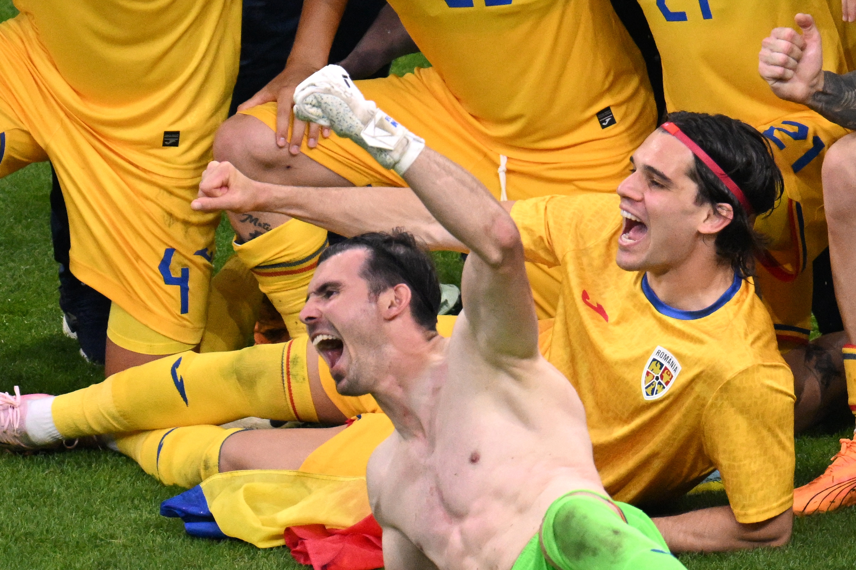 Ianis Hagi, lider de galerie. Imaginile bucuriei calificării naționalei în „optimile” Euro 2024