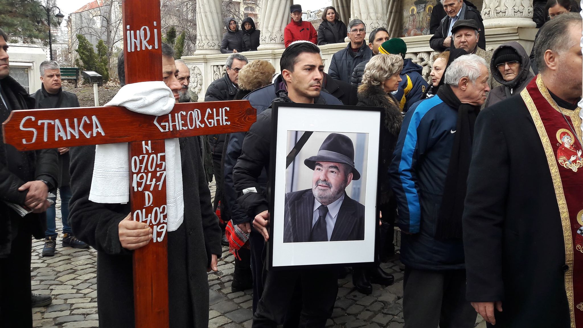 FOTO/ Actorul Dorel Vișan, la înmormântarea ziaristului George Stanca. “Era nemulțumit de el și de alții“