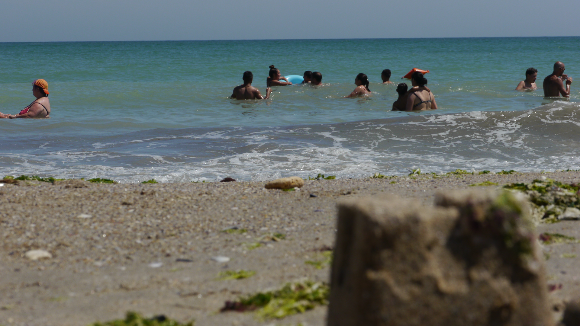 REPORTAJ. 2 Mai, ultima plajă bastion a familiei tradiționale de pe litoralul românesc / GALERIE FOTO