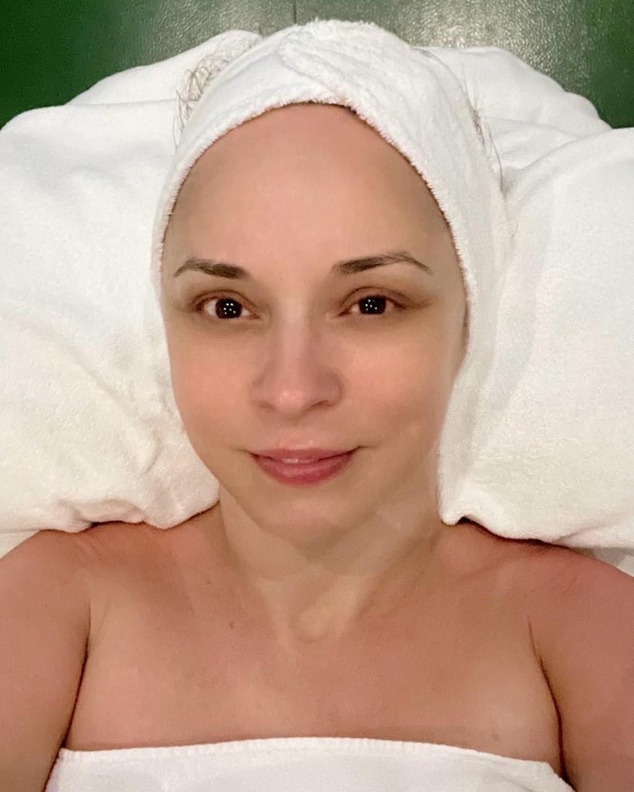 Instagram vs realitate. Cum arată vedetele din România fără machiaj și fără filtre