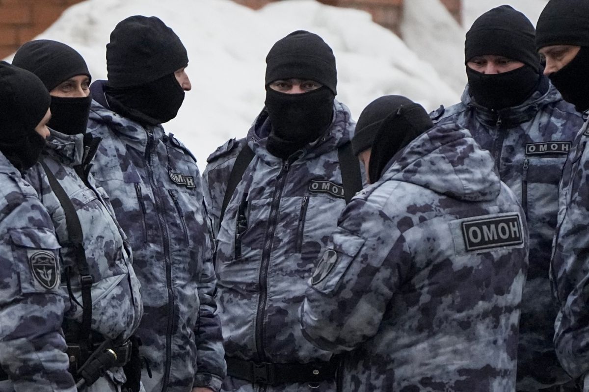 Înmormântarea lui Navalnîi: Mii de ruși au stat la coadă pentru un omagiu la mormântul opozantului. Oamenii au scandat „Rusia va fi liberă”. Peste 120 de persoane reținute