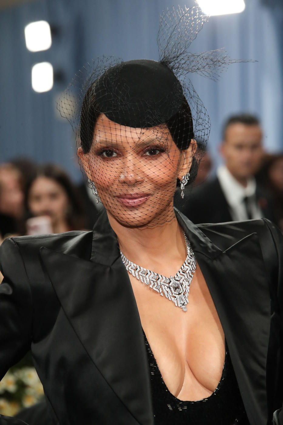 Halle Berry, aproape de o gafă vestimentară la Met Gala 2025. Rochia neagră cu părți transparente a lăsat prea mult la vedere
