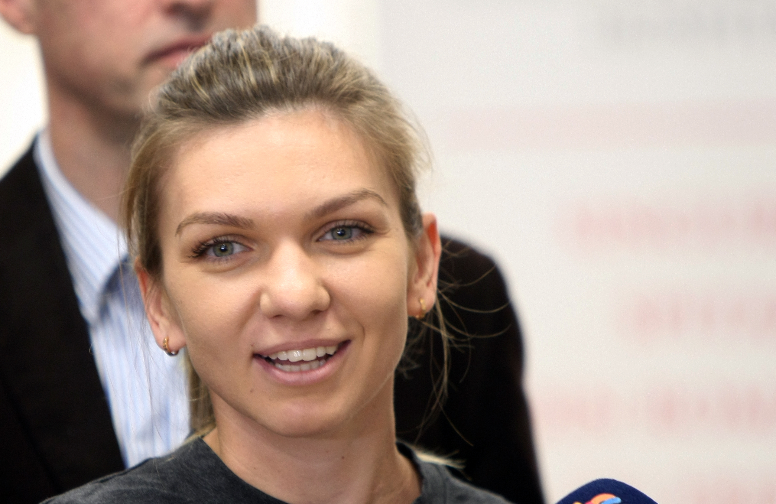 Simona Halep nu suflă în fața lui Ion Țiriac: ”Nu mă antrenez cât ar trebui”! Își oblojește rănile și fuge cu Costa peste hotare / GALERIE FOTO
