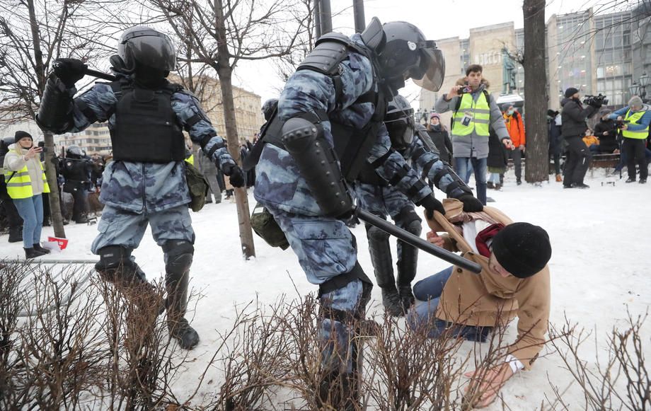 Protestele din Rusia | Peste 2.400 de oameni săltați, printre care și un copil. „Putin e un hoț!” și „Rusia fără Putin!”, au strigat manifestanții