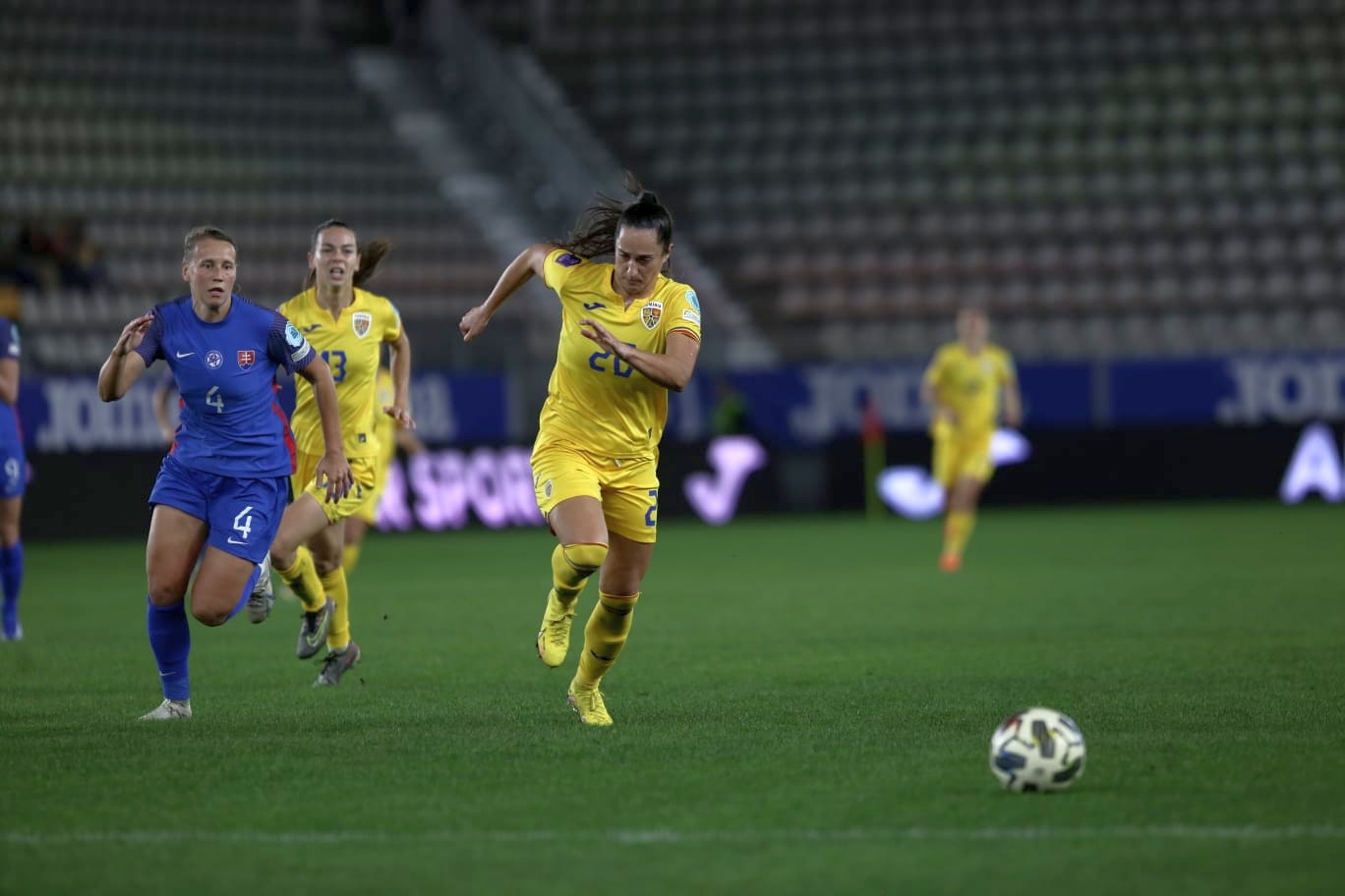 Naționala feminină a României de fotbal, remiză cu Slovacia. Bara ne-a salvat de la a treia înfrângere din grupă