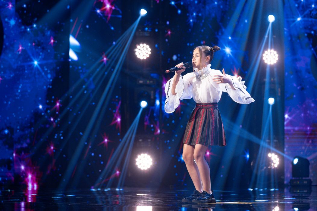Daria Crețu, fetița din Buzău care a ridicat sala în picioare cu interpretarea ei, la „Românii au talent”, sezonul 14