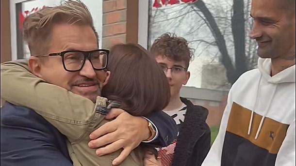 Ferrarin érkezett a segítség Csabához – Jákob Zoltán karolta fel az üzemi balesetben súlyosan megsérült családapát