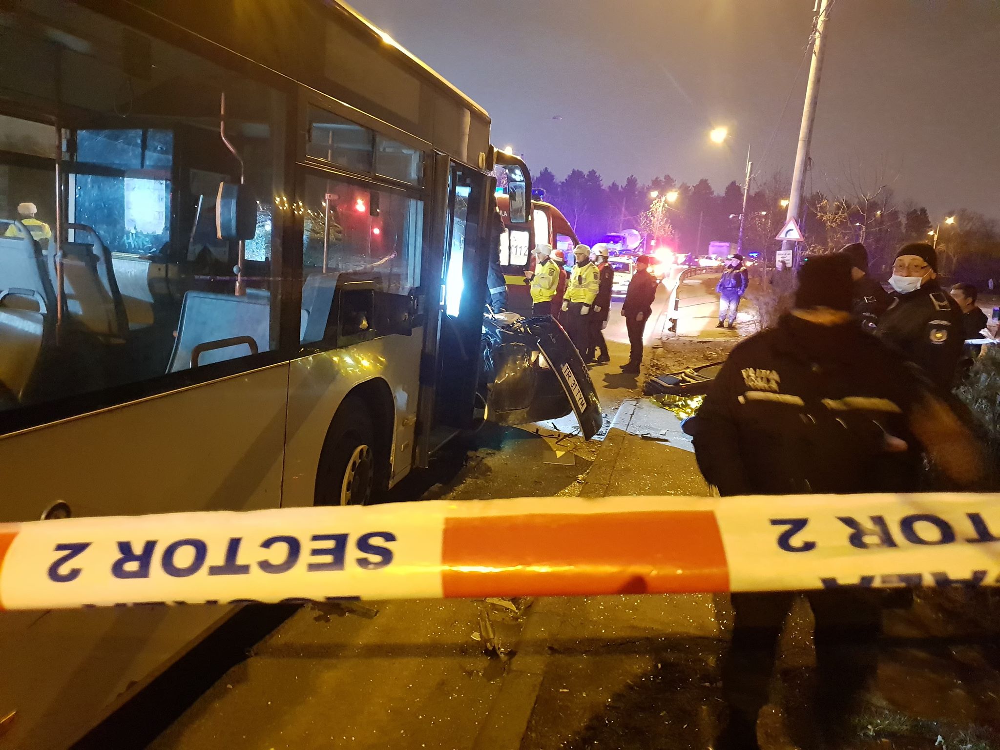 Accident teribil în București, pe Șoseaua Petricani. Două persoane au murit după ce o mașină s-a lovit de un autobuz