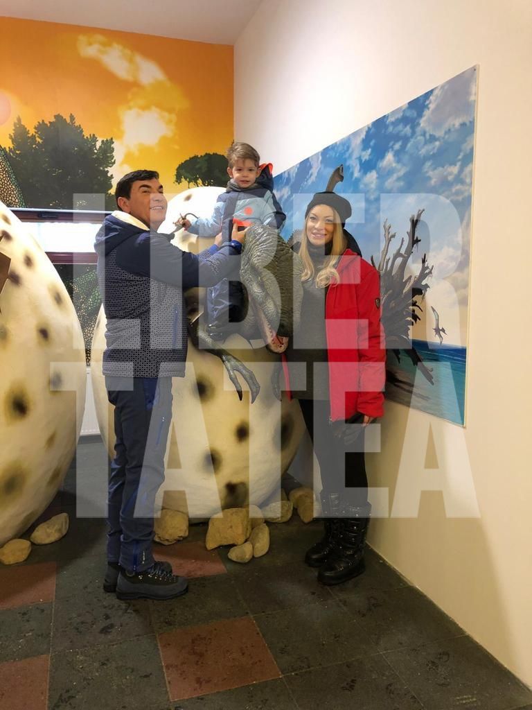 EXCLUSIV | Primele fotografii cu clanul Borcea! De sărbători, omul de afaceri și-a strâns laolaltă cei șapte copii pe care îi are cu patru femei!