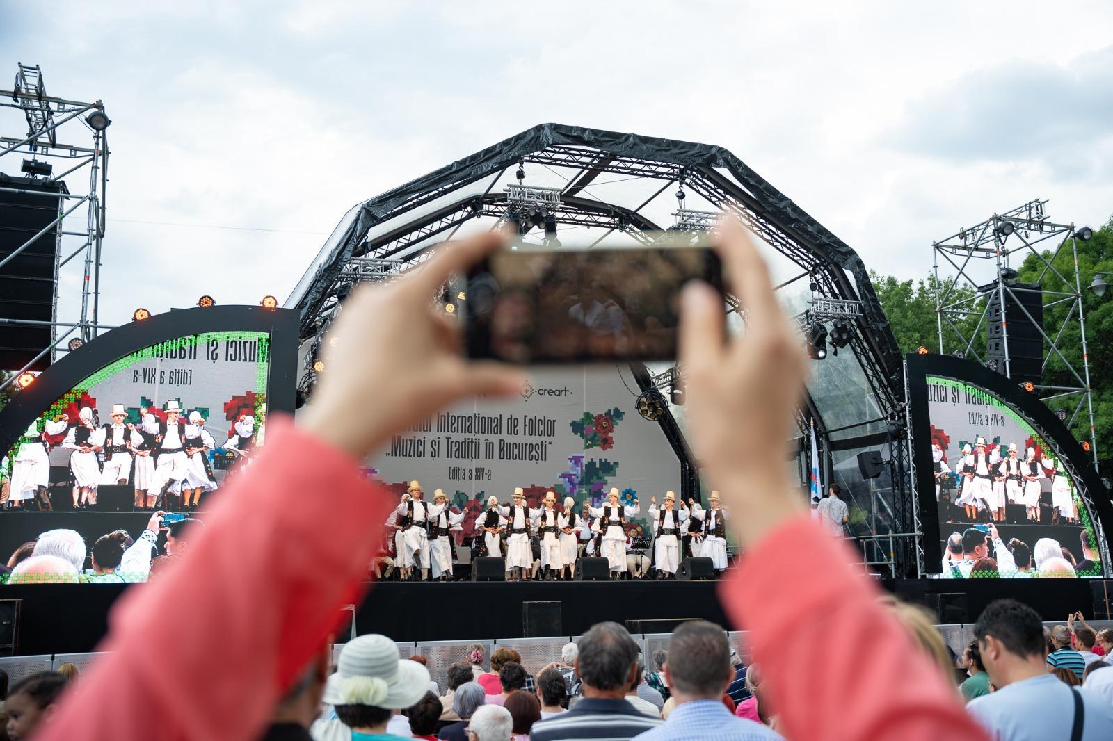 Începe Festivalul Internațional de Folclor „Muzici și Tradiții în București”. Programul complet al unui weekend plin de evenimente