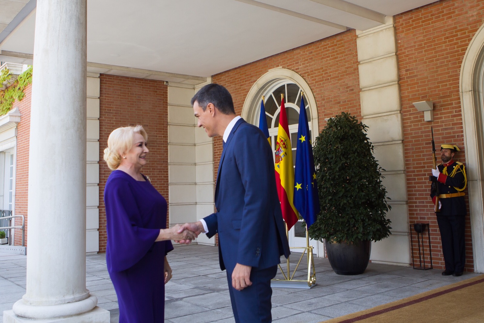 UPDATE/ Viorica Dăncilă, vizită oficială în Spania. A fost primită de omologul său spaniol, Pedro Sanchez (FOTO / VIDEO)
