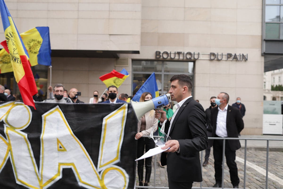 Protest AUR în fața Ministerului Sănătăţii. Manifestanții cer demisia lui Vlad Voiculescu