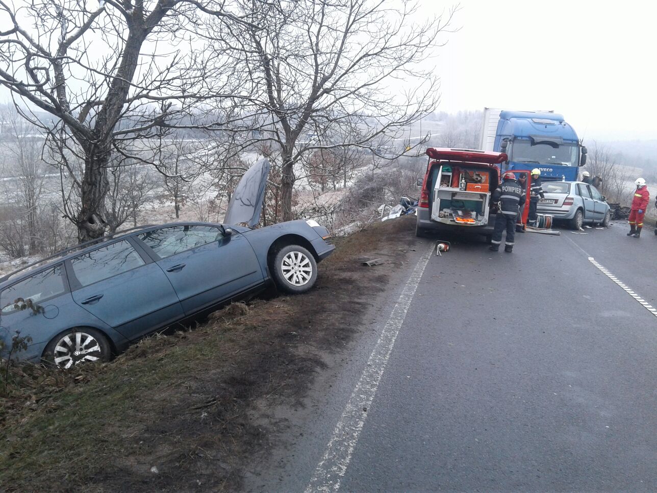 Drama unei familii în prag de Crăciun: tatăl mort, mama și cei trei copii la spital în urma unui accident| GALERIE FOTO