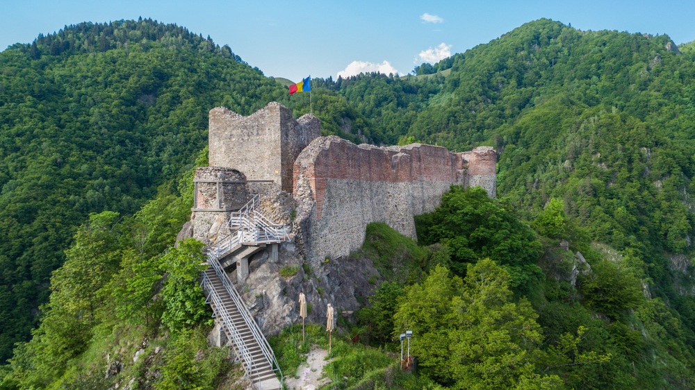 Cetatea Poenari de pe Transfăgărășan. Cum ajungi și câte trepte trebuie să urci până la cetate