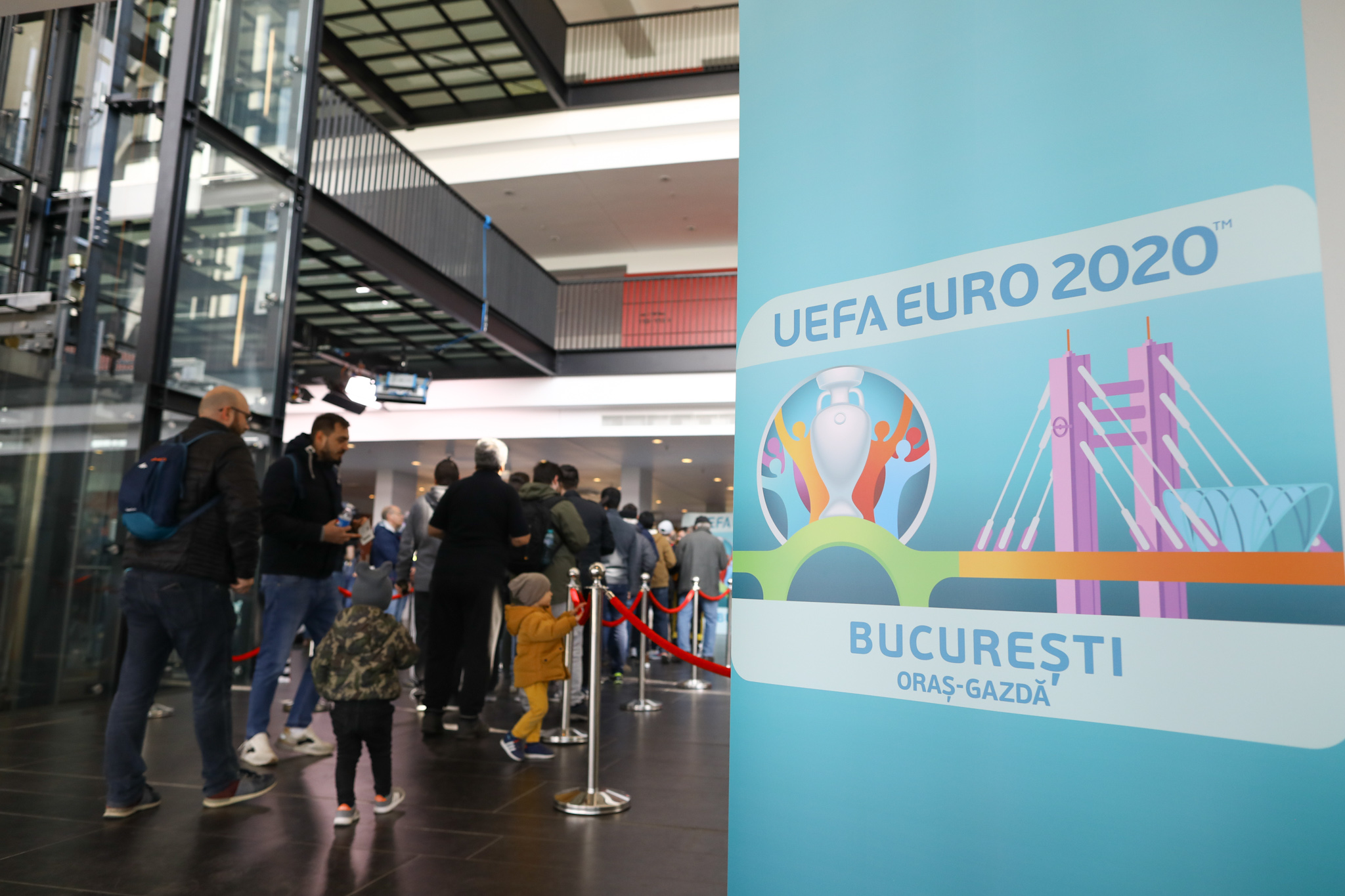 Trofeul CE 2020, la București. Cupa ”Henri Delaunay” a fost la Arena Națională. Sâmbătă, la Mega Mall | GALERIE FOTO&VIDEO