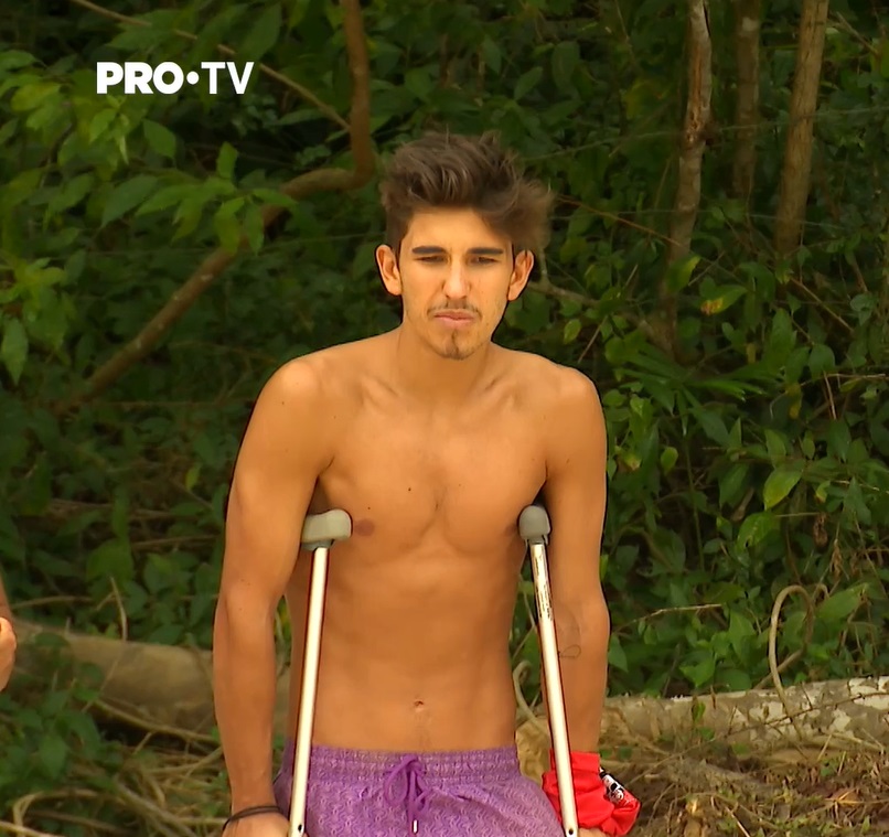 Sebastian Dobrincu, eliminat de la Survivor România 2023. A părăsit competiția în cârje: „Am nevoie de o intervenție chirurgicală”