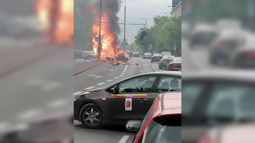 „Singura mașină de acest gen din Polonia a ars!” O limuzină electrică americană Lucid Air a luat foc în Varșovia | VIDEO