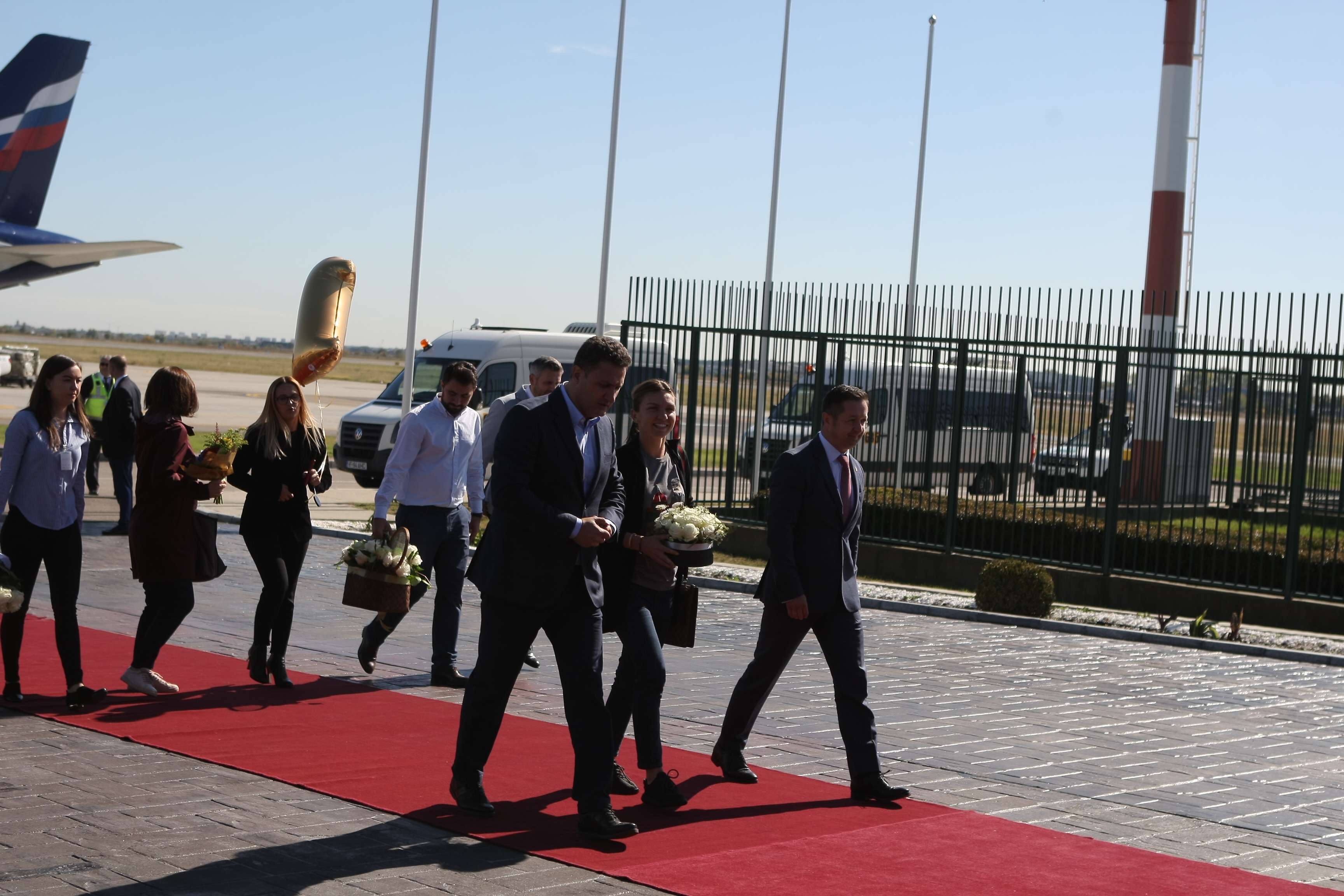 Simona Halep a revenit în România. ”După cum se vede, sunt emoționată”. Ce mesaj a bucurat-o în mod deosebit și cum o recompensează părinții / GALERIE FOTO și VIDEO