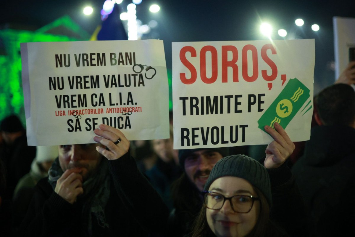 Nou protest în Piața Victoriei din București. Câteva mii de oameni au cerut demisia șefei Curții Supreme, Lia Savonea, pentru neregulile din justiție, în a patra zi consecutivă