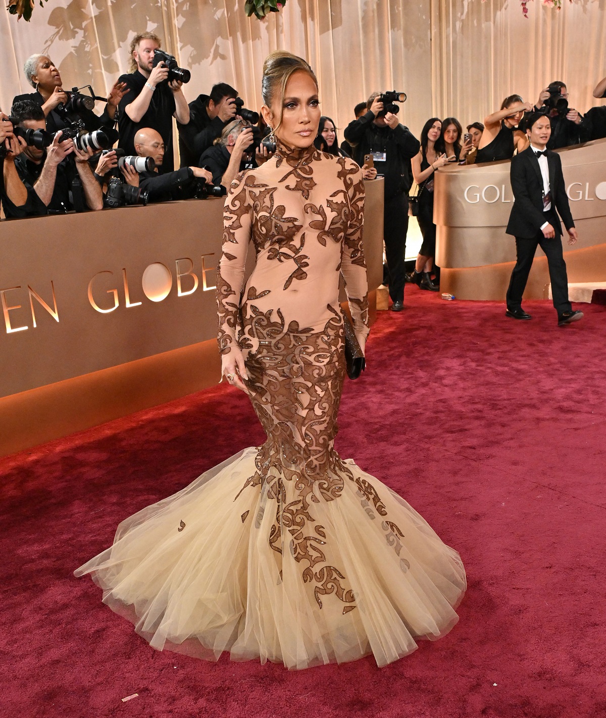 Bătălia rochiilor transparente între Jennifer Lopez și Jennifer Lawrence la Globurile de Aur 2026. Au lăsat prea mult la vedere
