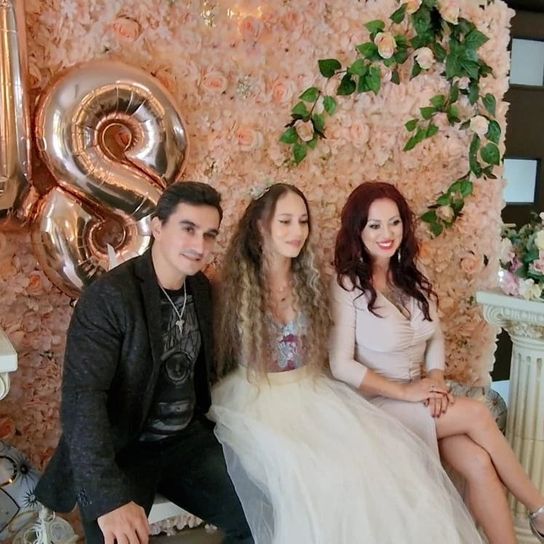 Fiica Larisei și a lui Marian Drăgulescu a împlinit 18 ani. Cum a fost surprinsă Beatrice alături de părinții ei