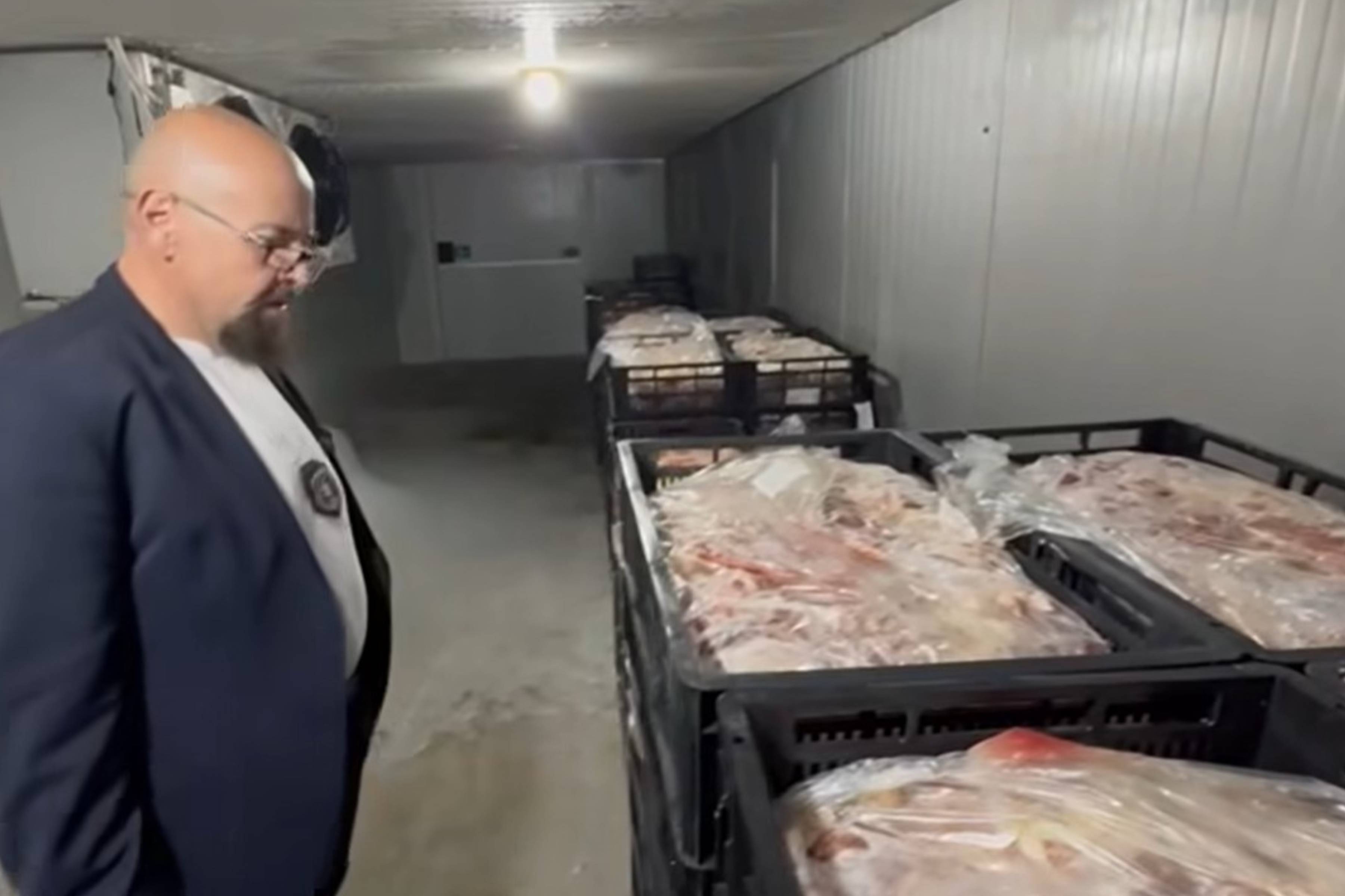 Piedone a spus cum este făcut parizerul din comerț: „Tăiați o felie”. Ce se pune pe mere pentru a ne înșela vizual