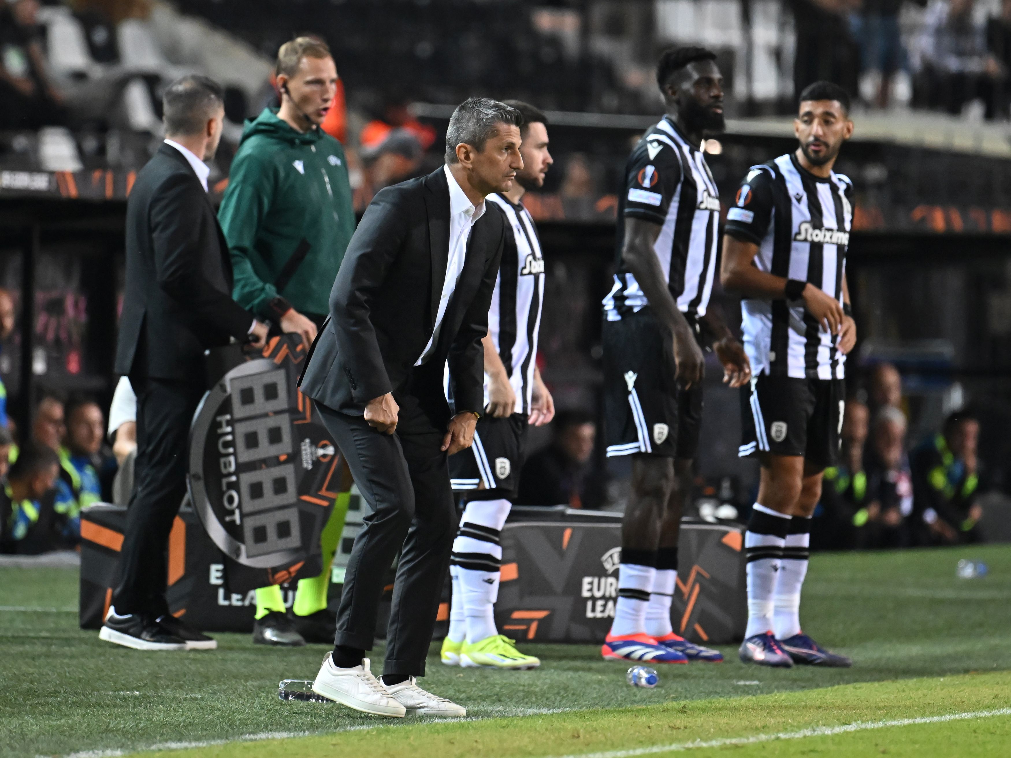 FCSB a câștigat la PAOK Salonic cu 1-0 după un final dramatic, în care echipa lui Răzvan Lucescu a lovit bara
