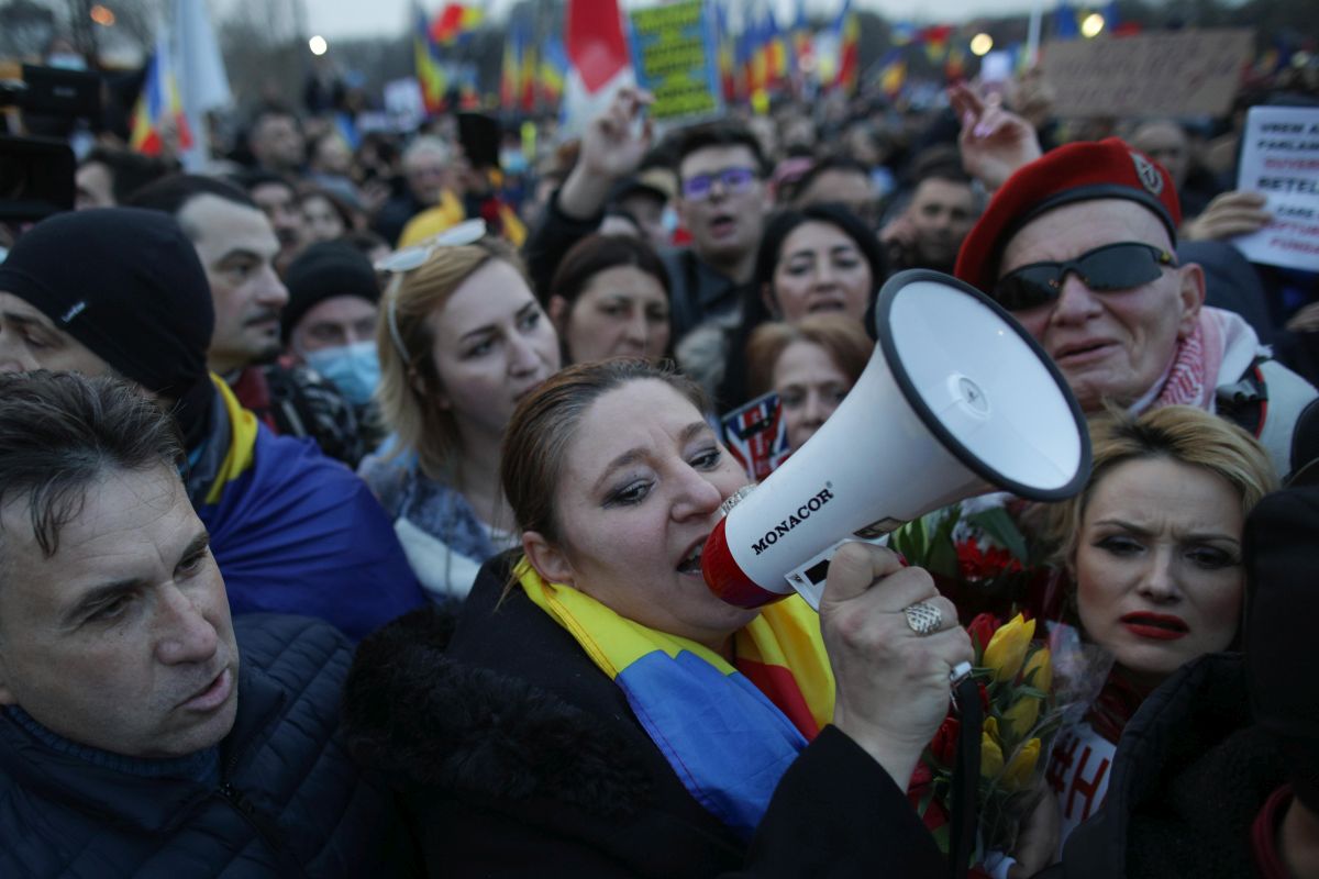 Amenzi de 29.950 de lei după protestul antirestricții din București la care a fost și senatoarea Diana Șoșoacă